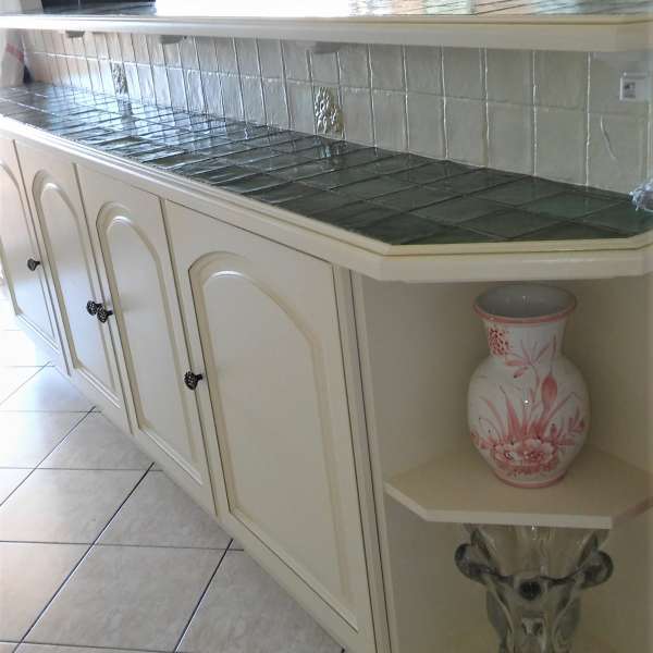 Meuble en carrelage et éléments - après